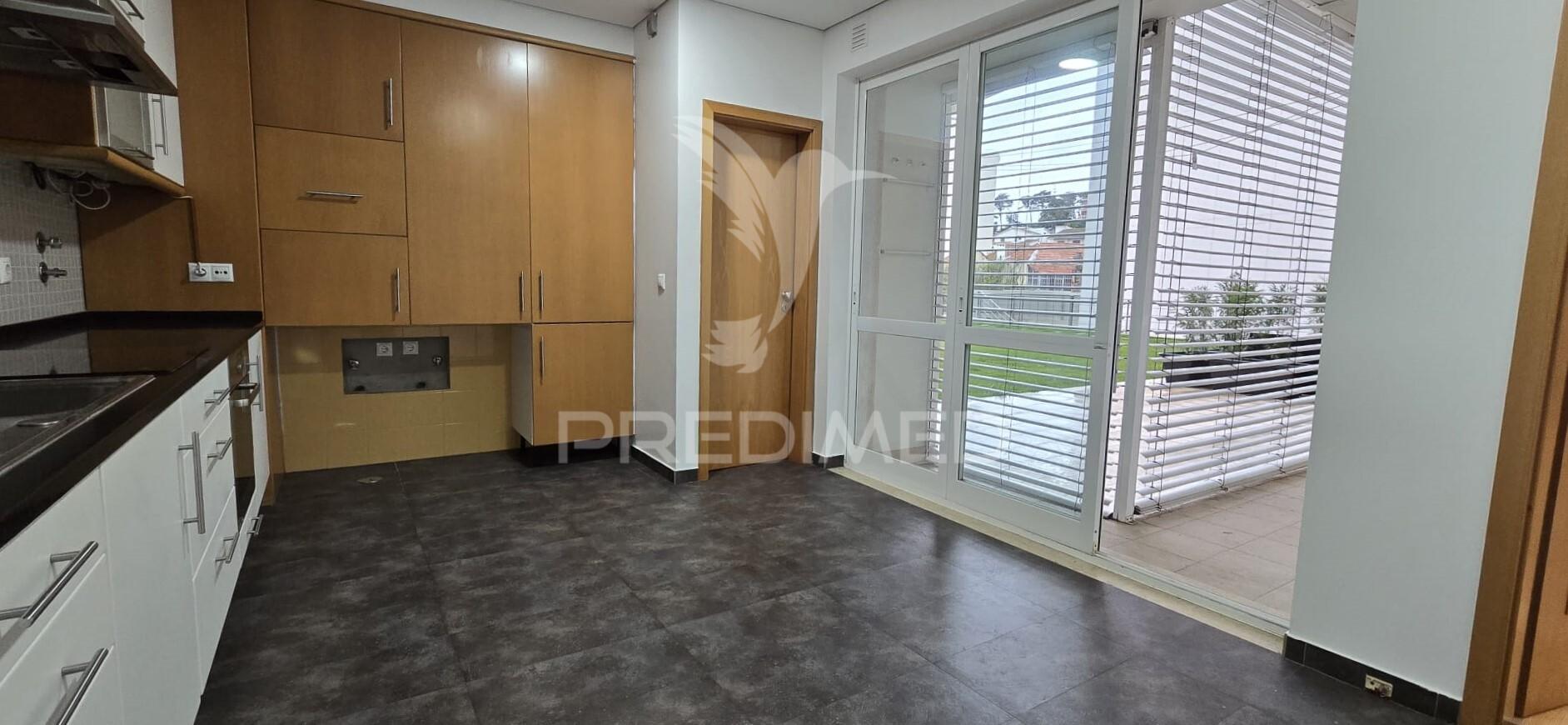 Apartamento t3 no montalvão