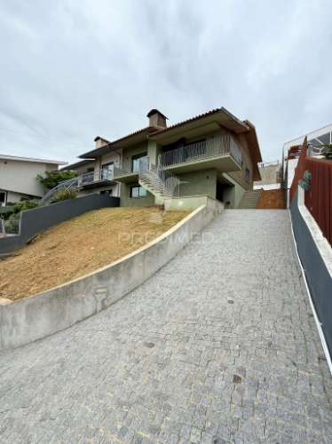 Vende-se moradia t3 em s. cosme, gondomar