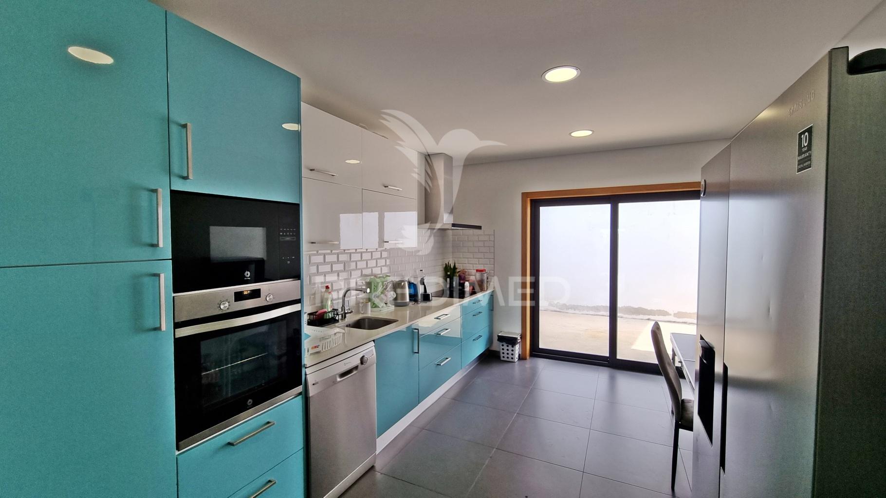 Vende-se moradia t3 em s. cosme, gondomar