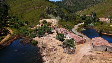1/2 de aldeia foz de carvalho, frente á barragem de odelouca, monchique, algarve