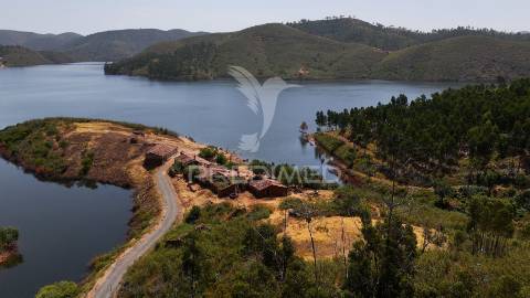 1/2 de aldeia foz de carvalho, frente á barragem de odelouca, monchique, algarve