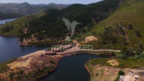 1/2 de aldeia foz de carvalho, frente á barragem de odelouca, monchique, algarve