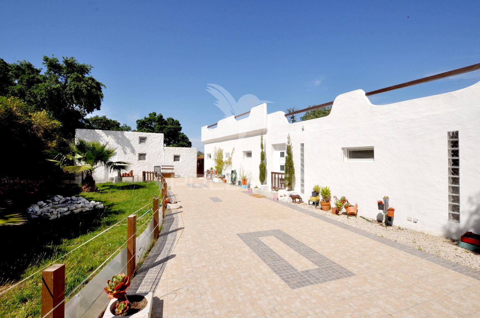 O seu refúgio sustentável às portas de lisboa – herdade de 3,5ha - 5 casas