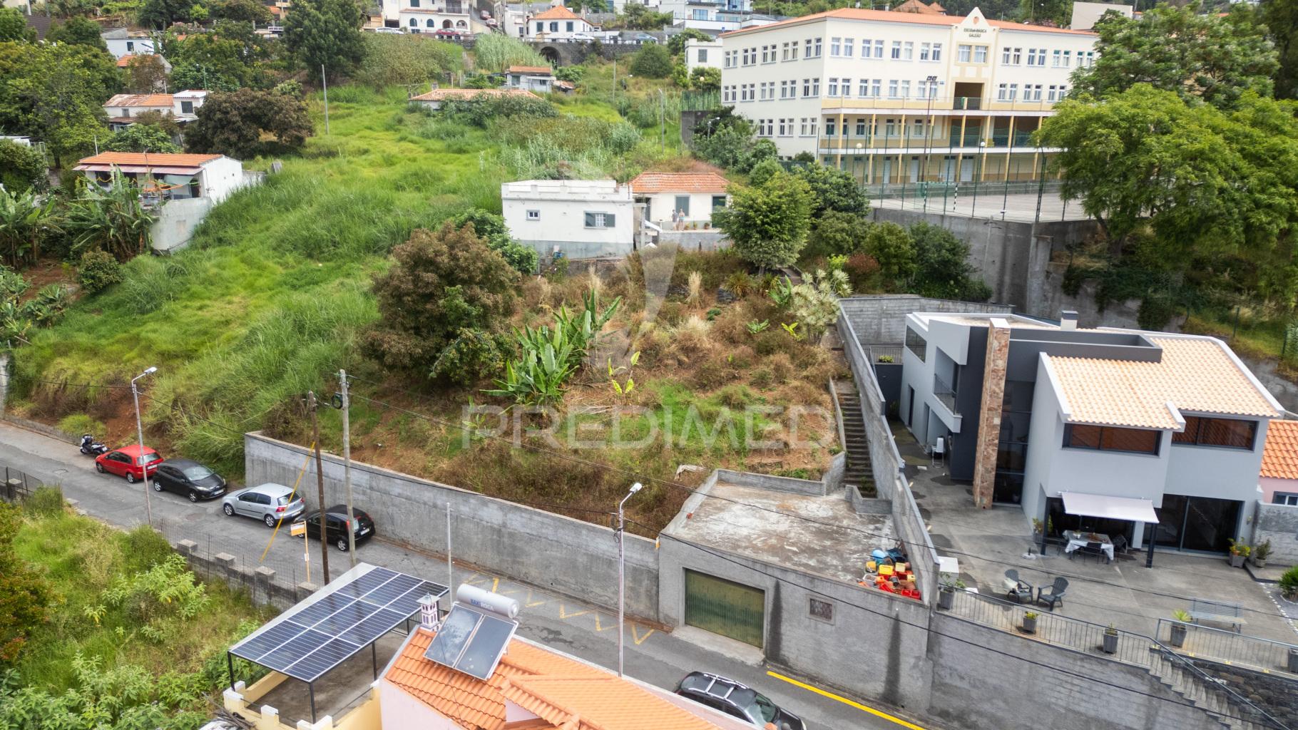 Moradia térrea com vista mar sobre o funchal — terreno de 1 240 m²