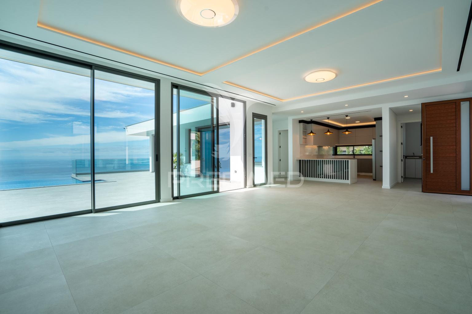 Moradia no arco da calheta com piscina privada e vista para o mar