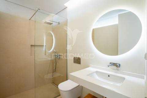 Deslumbrante moradia t4 com vista mar no estreito da calheta