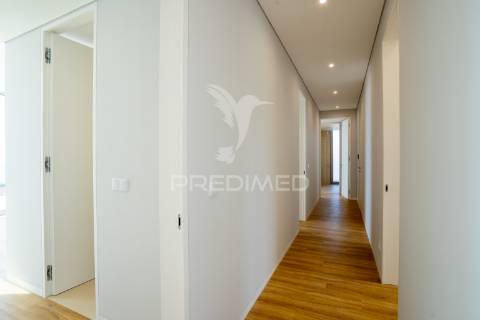 Deslumbrante moradia t4 com vista mar no estreito da calheta