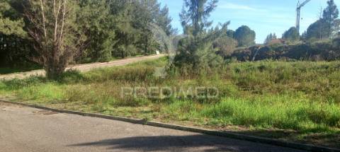 Lote de moradia geminada.