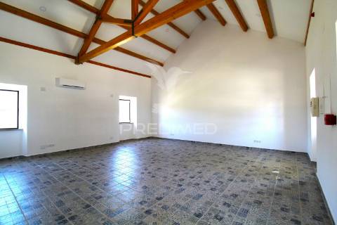 Espaço comercial totalmente renovado - sines