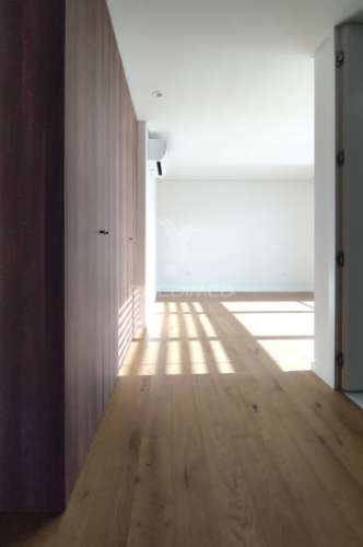 Moradia t4 moderna com piscina e  acabamentos de alta qualidade