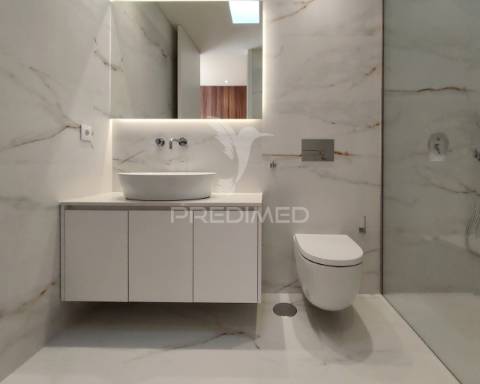 Moradia t4 moderna com piscina e  acabamentos de alta qualidade