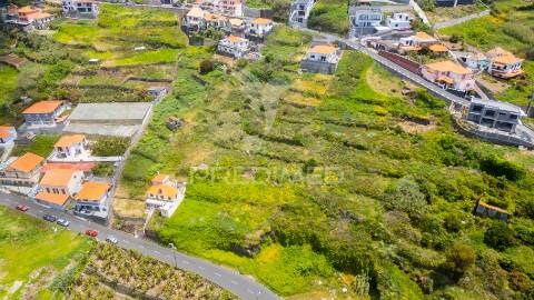 Terreno com capacidade construtiva em ribeira brava - ilha da madeira