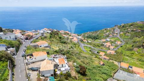 Terreno com capacidade construtiva em ribeira brava - ilha da madeira