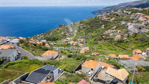 Terreno com capacidade construtiva em ribeira brava - ilha da madeira