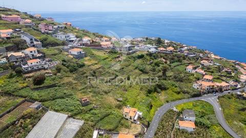 Terreno com capacidade construtiva em ribeira brava - ilha da madeira