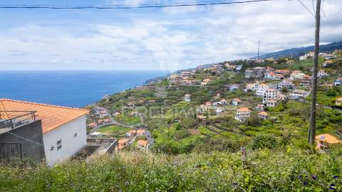 Terreno com capacidade construtiva em ribeira brava - ilha da madeira