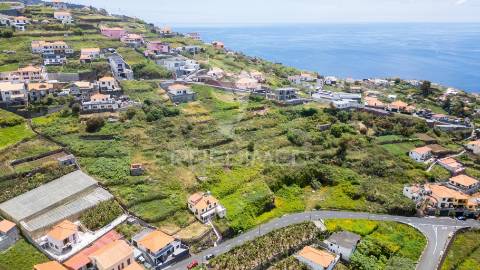Terreno com capacidade construtiva em ribeira brava - ilha da madeira