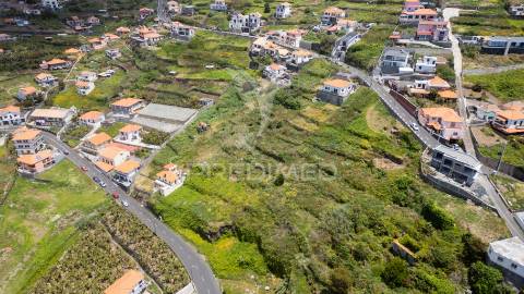 Terreno com capacidade construtiva em ribeira brava - ilha da madeira