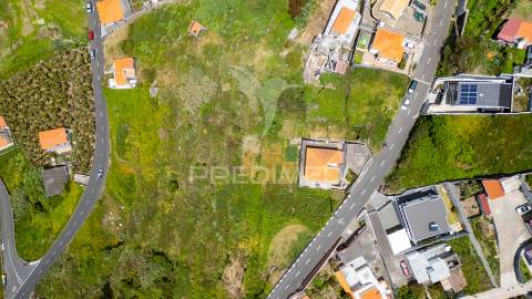 Terreno com capacidade construtiva em ribeira brava - ilha da madeira