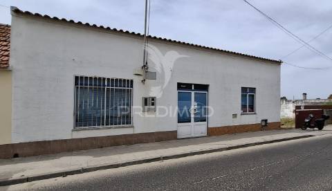 Armazém com potencial para moradia t3, fazendas de almeirim.