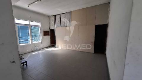 Armazém com potencial para moradia t3, fazendas de almeirim.