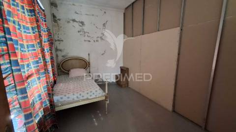 Armazém com potencial para moradia t3, fazendas de almeirim.