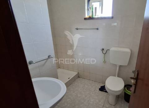 Armazém com potencial para moradia t3, fazendas de almeirim.