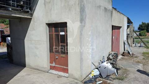 Armazém com potencial para moradia t3, fazendas de almeirim.