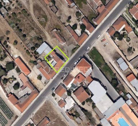 Armazém com potencial para moradia t3, fazendas de almeirim.