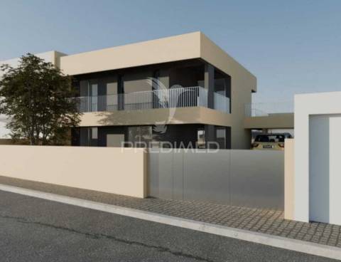 Moradia t4, geminada, nas quintinhas