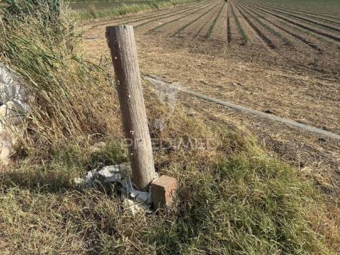 Terreno rústico de 9.200m2 no carregado