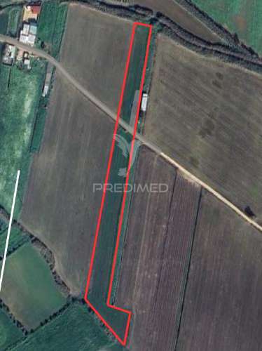 Terreno rústico de 9.200m2 no carregado