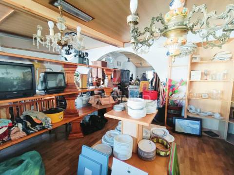 Prédio no centro de caxarias