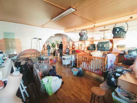 Prédio no centro de caxarias