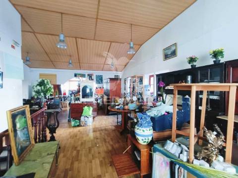 Prédio no centro de caxarias