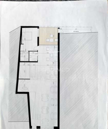 Prédio no centro de caxarias