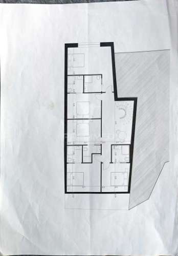 Prédio no centro de caxarias