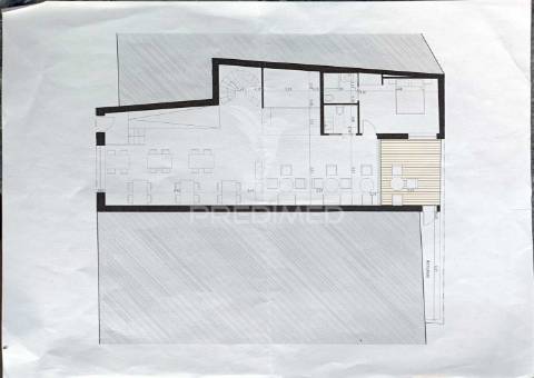 Prédio no centro de caxarias