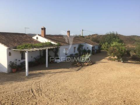 Quinta isolada com piscina localizada em castro da cola, concelho ourique