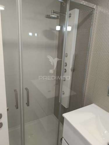 Apartamento t3 semi-novo ( nunca foi habitado ) com vistas sobre a cidade e o rio douro, no peso da régua