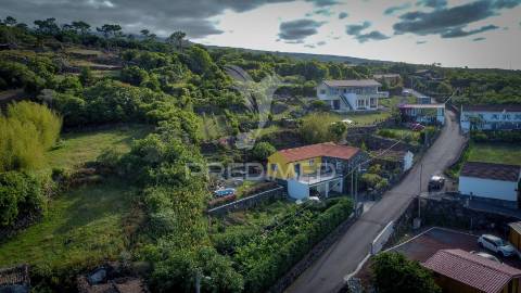 Moradia com 3 estúdios