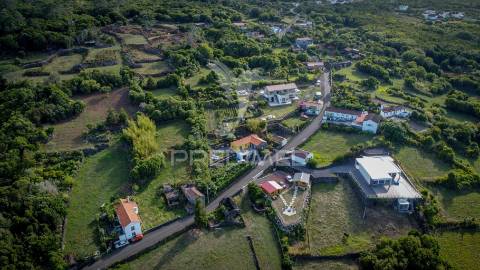 Moradia com 3 estúdios