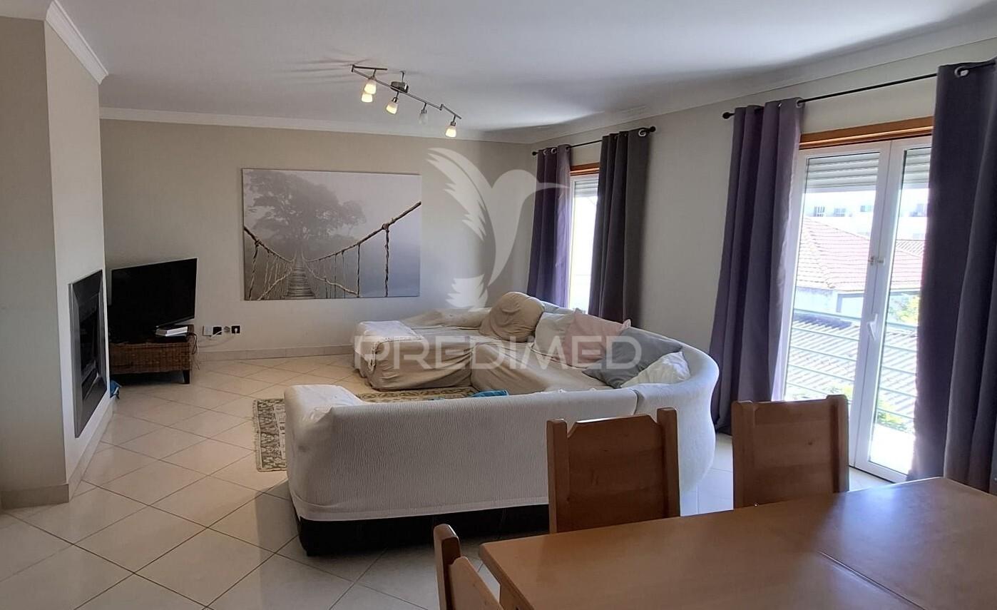 Apartamento t4, duplex em condomínio na vila de alpiarça.
