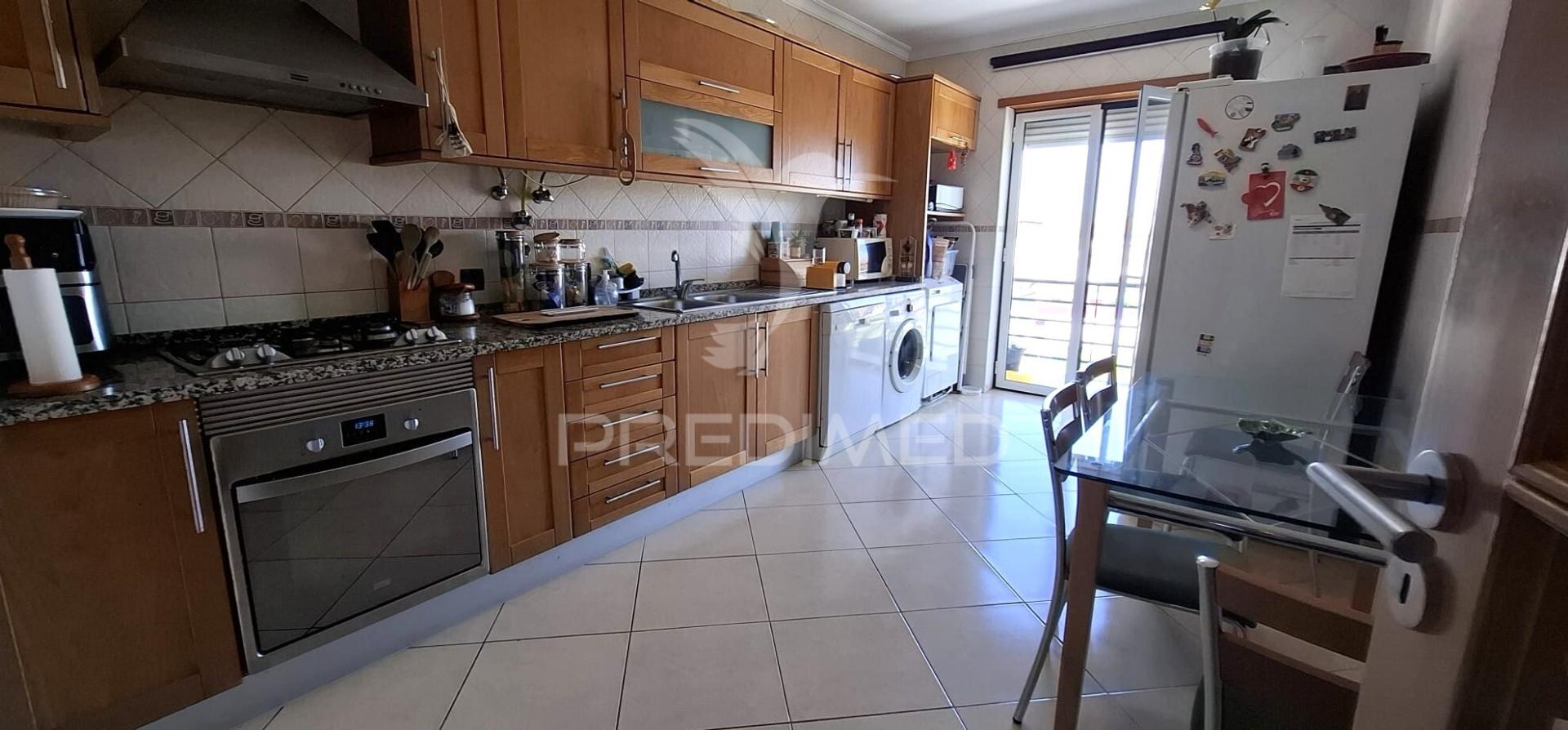 Apartamento t4, duplex em condomínio na vila de alpiarça.