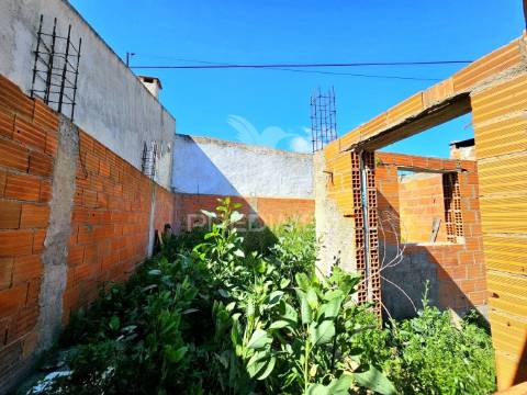 2 lotes de terreno para construção de moradia