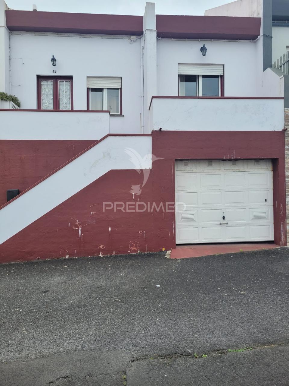 Moradia t3 pronta a entrar em angra do heroísmo