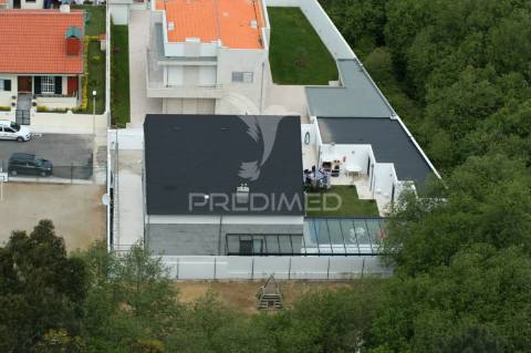 Moradia de luxo independente - espaço, conforto e sofisticação !