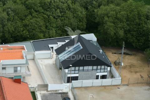 Moradia de luxo independente - espaço, conforto e sofisticação !