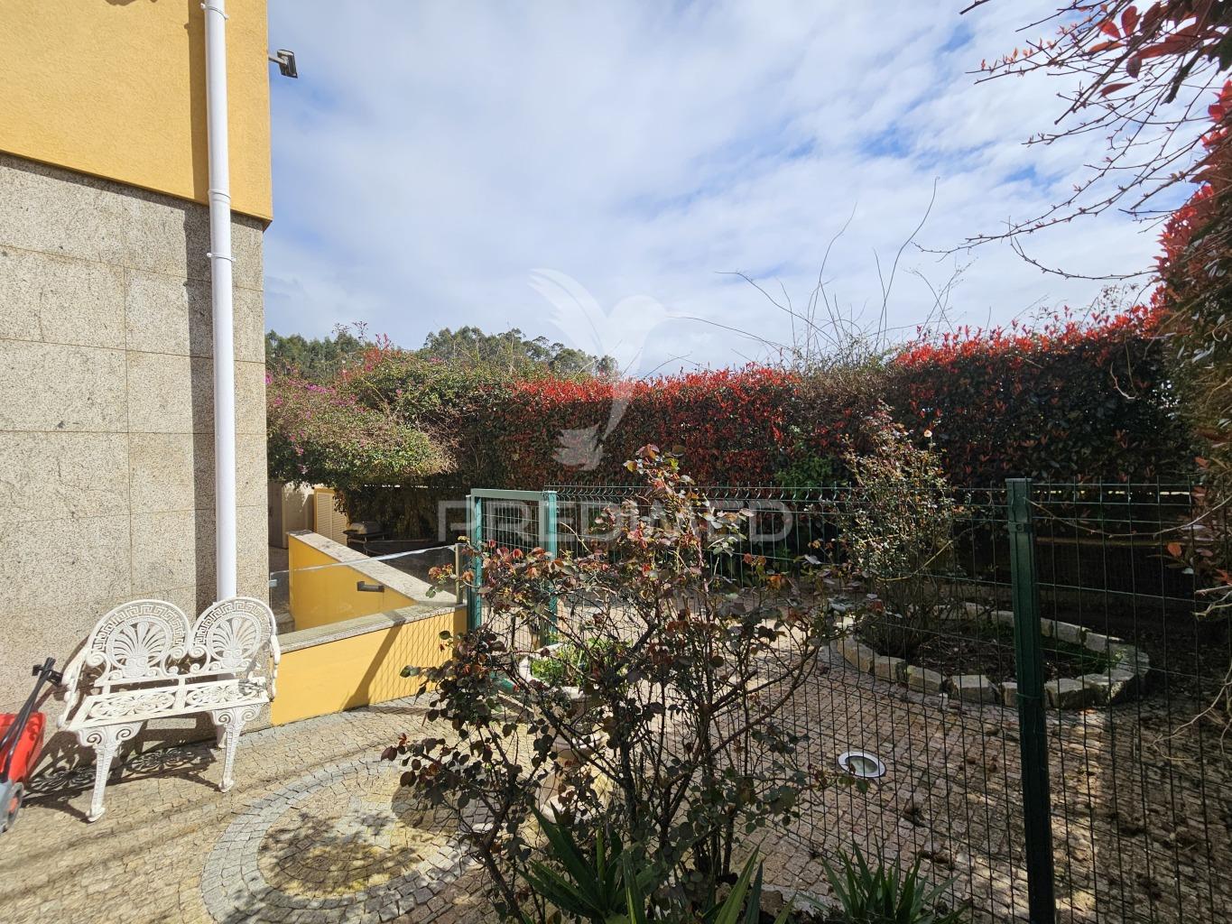Moradia t4 em lavra