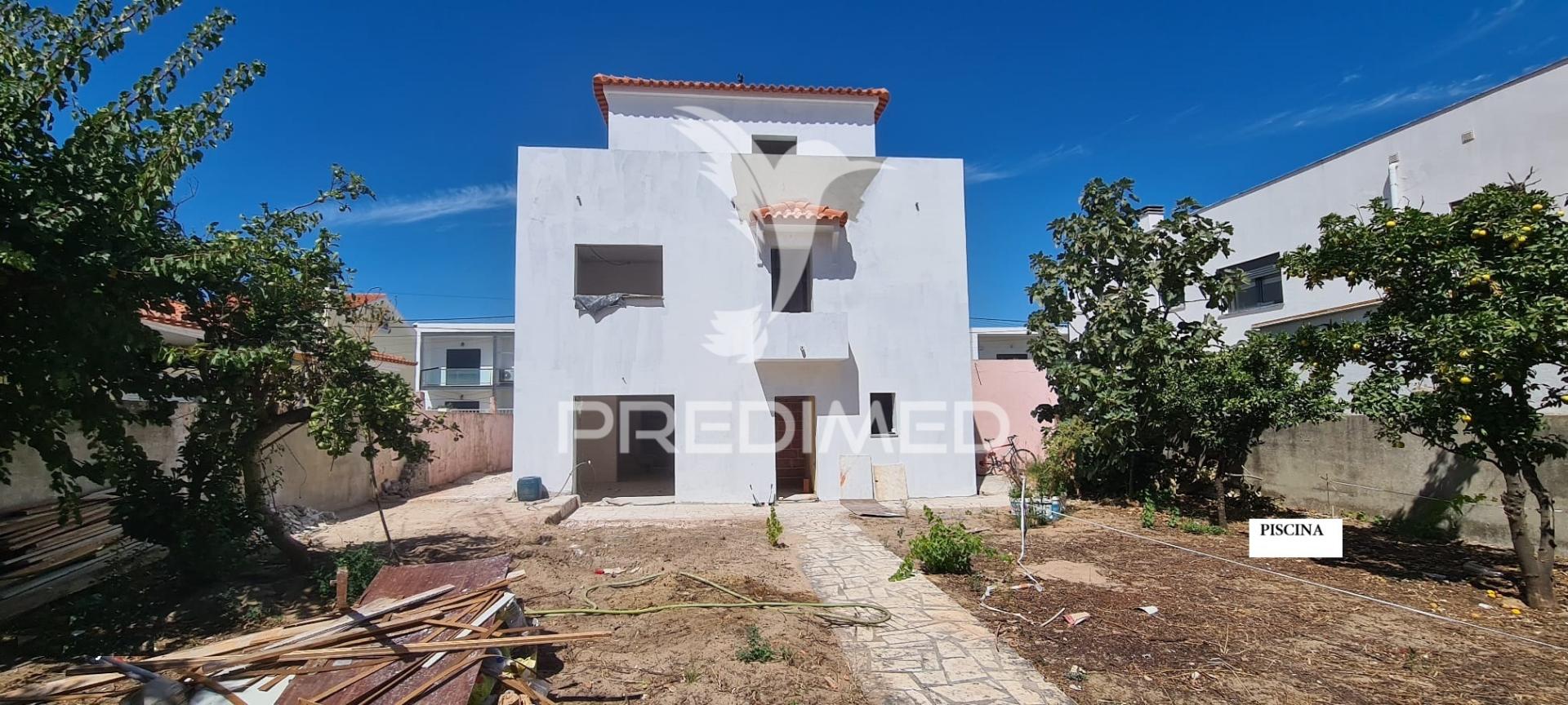 Moradia t5-piscina-garagem-parqueamt.-fernão ferro-seixal